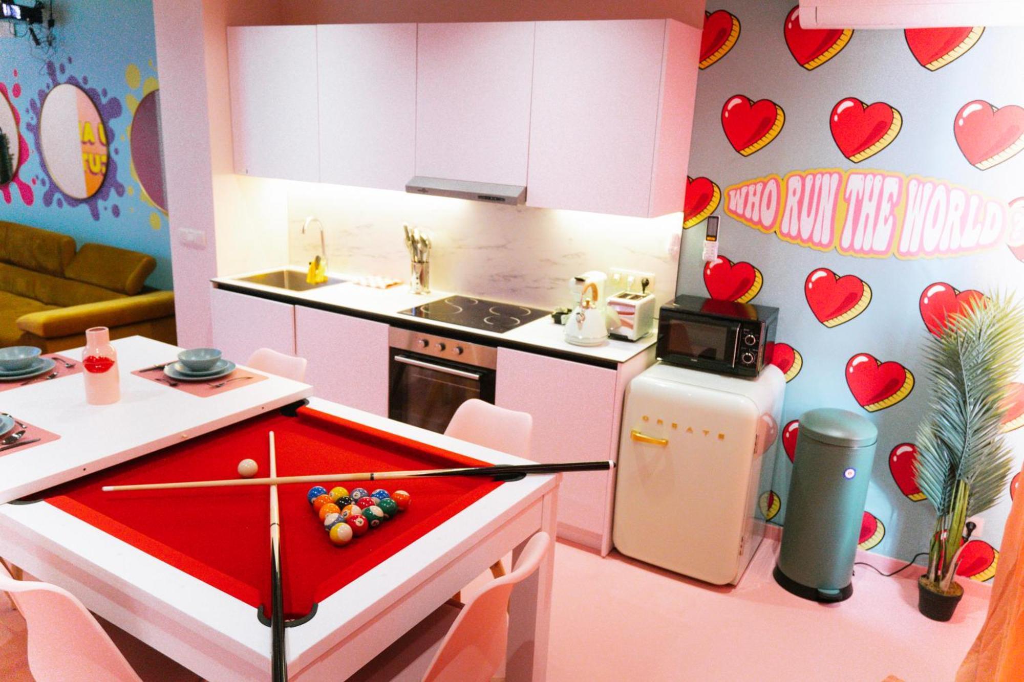 Capsule Girl Power Spa - Balneo - Sauna - Karaoke - Billard - 2 Chambres Charleroi Esterno foto