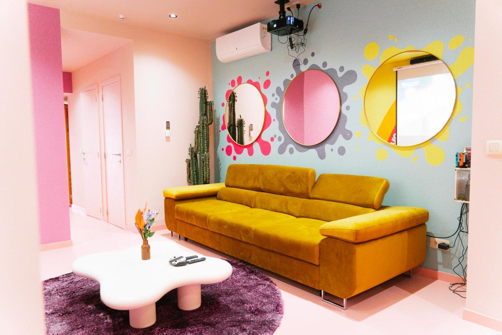 Capsule Girl Power Spa - Balneo - Sauna - Karaoke - Billard - 2 Chambres Charleroi Esterno foto