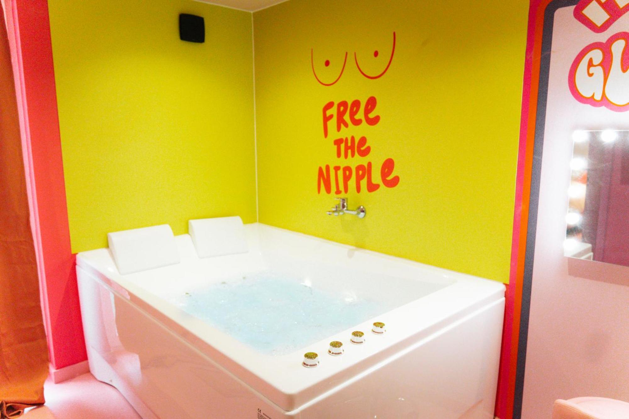 Capsule Girl Power Spa - Balneo - Sauna - Karaoke - Billard - 2 Chambres Charleroi Esterno foto