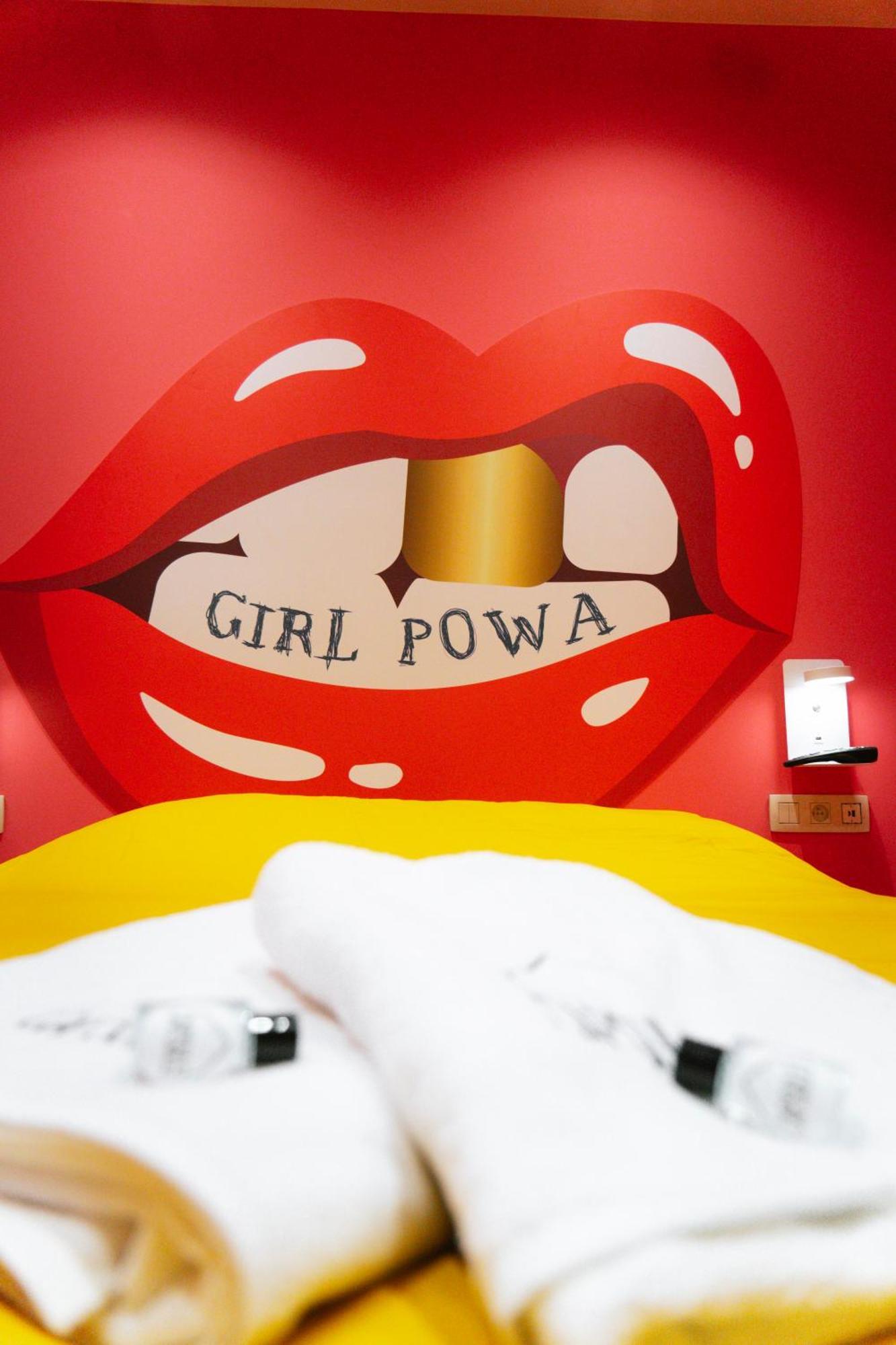 Capsule Girl Power Spa - Balneo - Sauna - Karaoke - Billard - 2 Chambres Charleroi Esterno foto