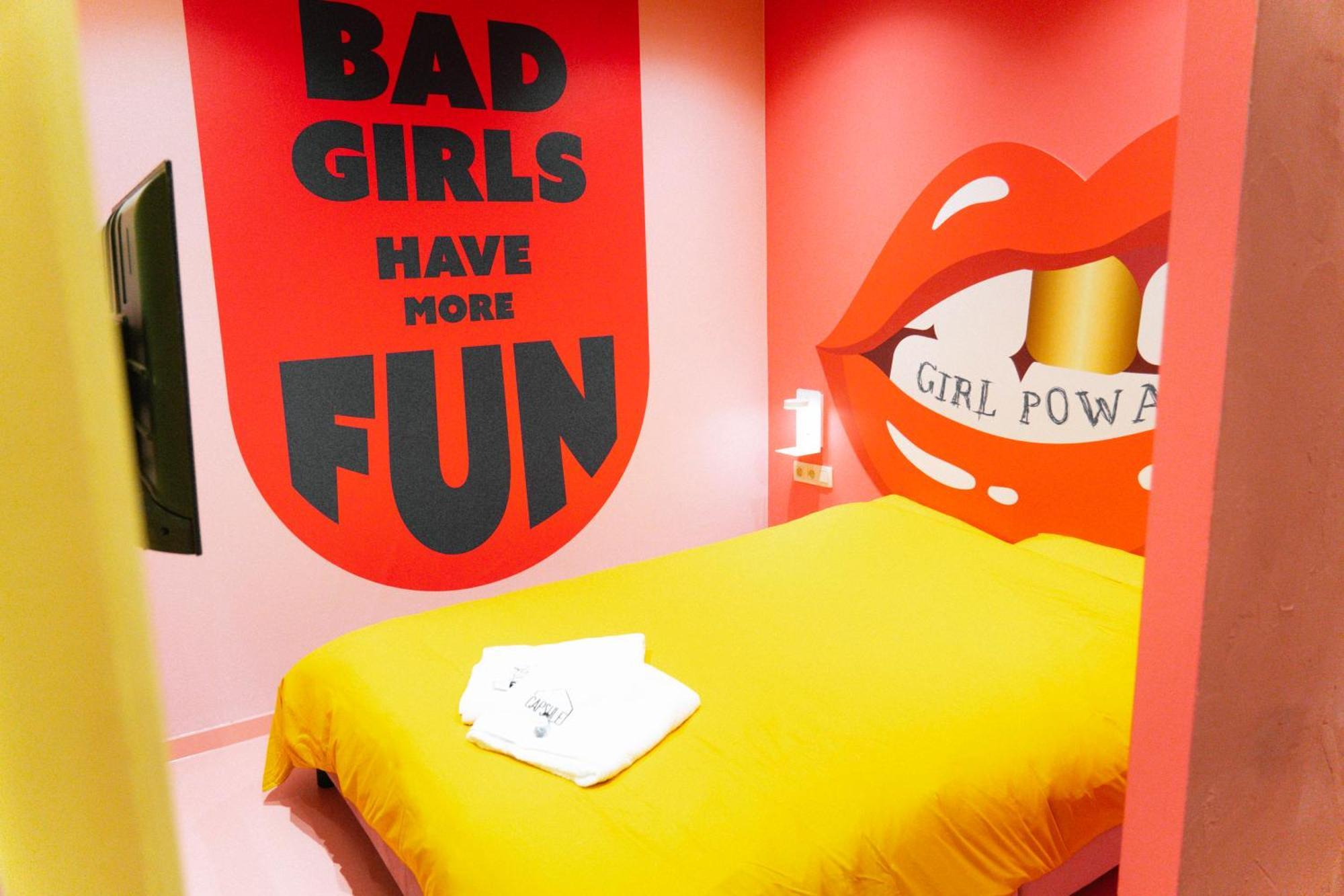 Capsule Girl Power Spa - Balneo - Sauna - Karaoke - Billard - 2 Chambres Charleroi Esterno foto