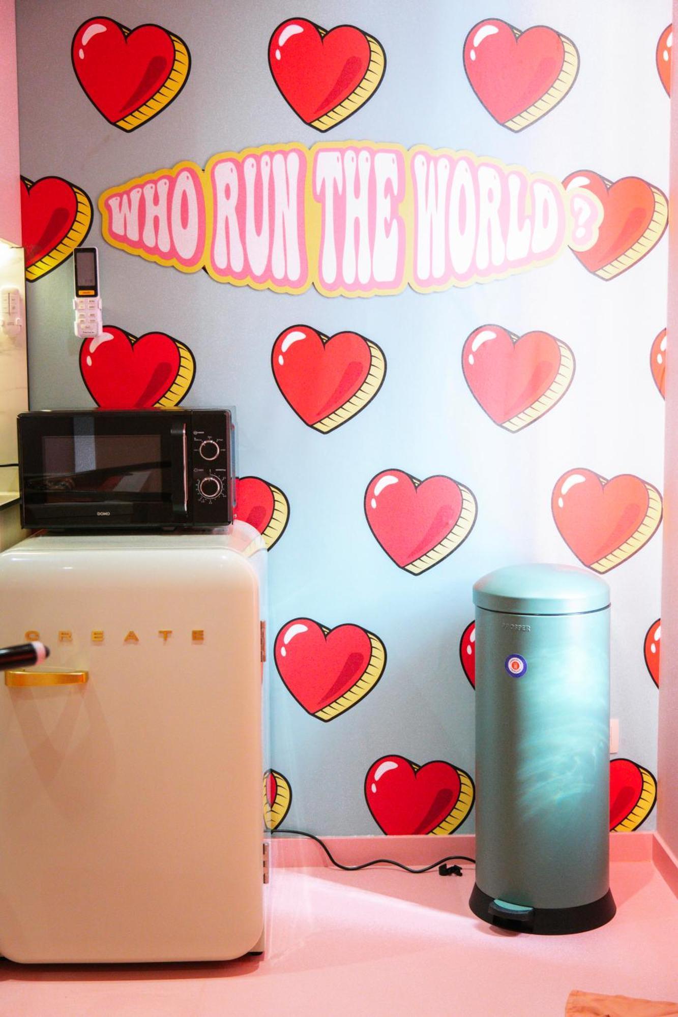 Capsule Girl Power Spa - Balneo - Sauna - Karaoke - Billard - 2 Chambres Charleroi Esterno foto
