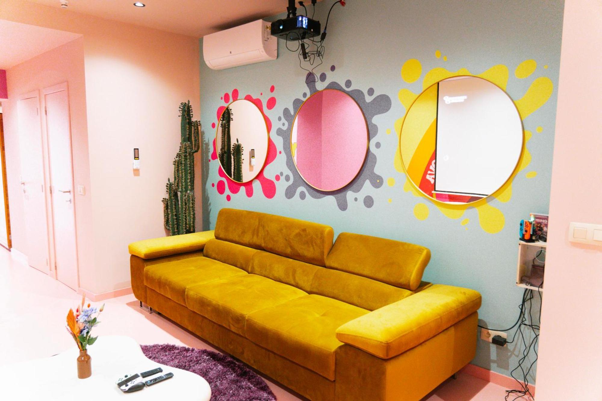 Capsule Girl Power Spa - Balneo - Sauna - Karaoke - Billard - 2 Chambres Charleroi Esterno foto